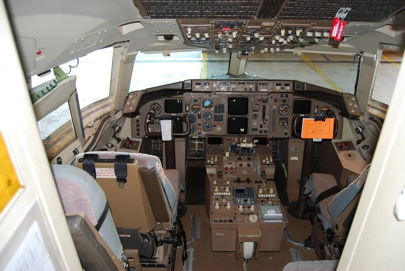 Poste de pilotage d'un Boeing 757